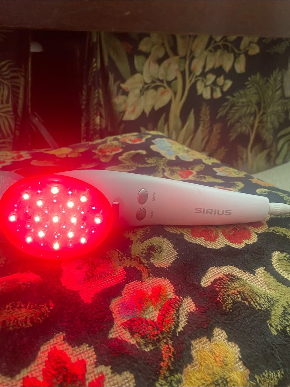 Aurora light therapy device